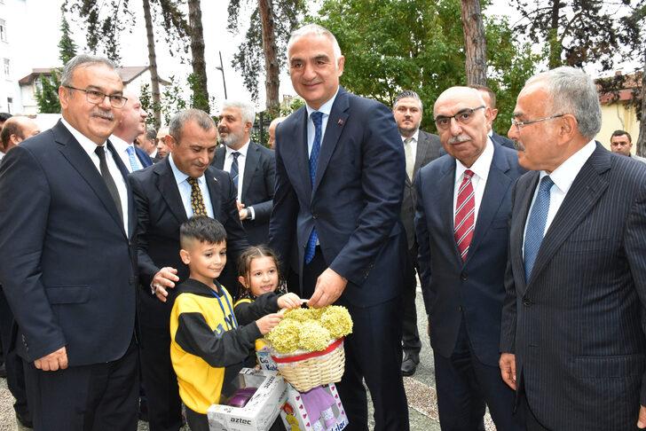 Kültür ve Turizm Bakanı Ersoy, Ordu'da ziyaretlerde bulundu: G1