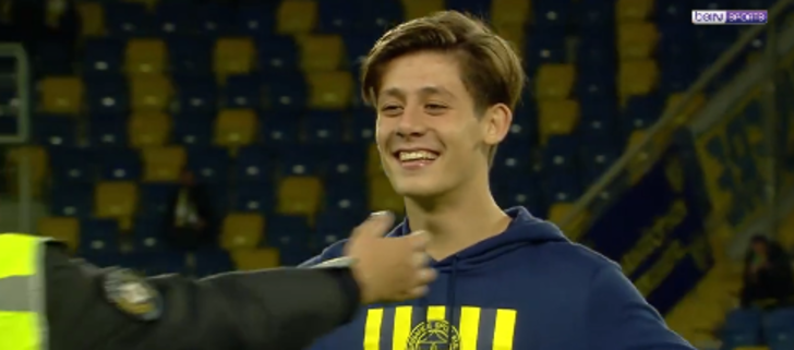 Arda Güler'den izleyenleri duygulandıran hareket! Maç öncesi polis memuruna sıkı sıkıya sarıldı! Gerçek sonradan ortaya çıktı... G1