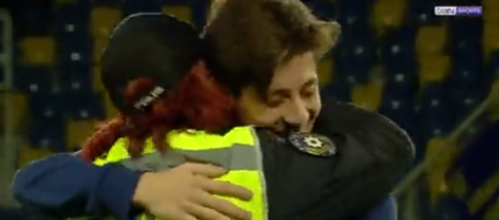 Arda Güler'den izleyenleri duygulandıran hareket! Maç öncesi polis memuruna sıkı sıkıya sarıldı! Gerçek sonradan ortaya çıktı... G4