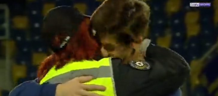 Arda Güler'den izleyenleri duygulandıran hareket! Maç öncesi polis memuruna sıkı sıkıya sarıldı! Gerçek sonradan ortaya çıktı... G5