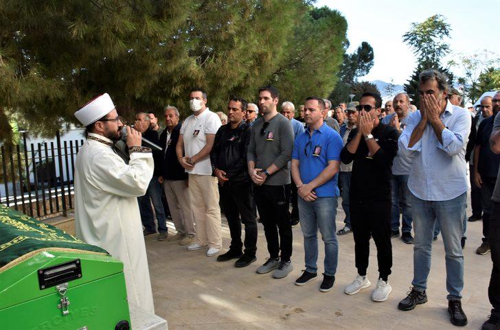 Tiyatro,  sinema ve dizi oyuncusu Demiray Erül'ün cenazesi Bodrum'da toprağa verildi G5