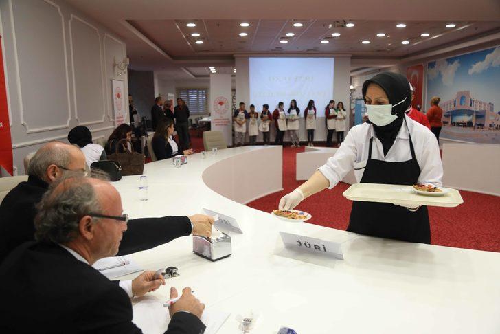 İsrafa dikkati çekmek için bayat ekmeklerden pizza yaptılar G2