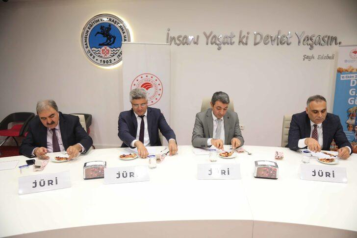 İsrafa dikkati çekmek için bayat ekmeklerden pizza yaptılar G3