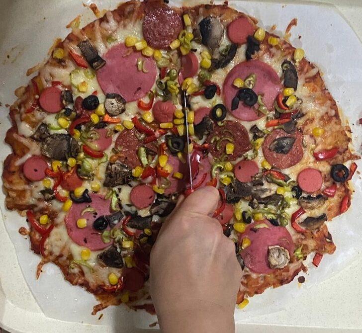 İsrafa dikkati çekmek için bayat ekmeklerden pizza yaptılar G5