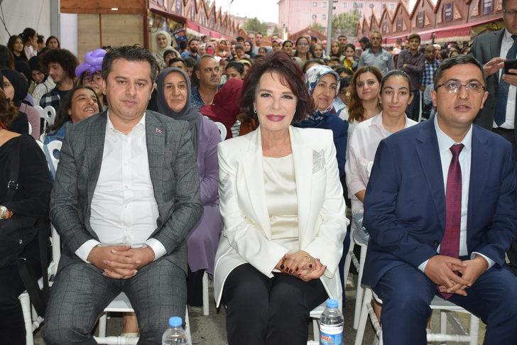 Oyuncu Hülya Koçyiğit Batmanlılarla buluştu G4