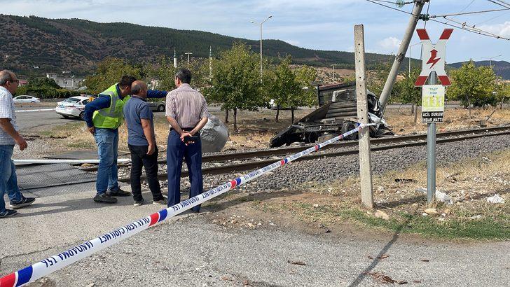 Kahramanmaraş'ta trenin çaptığı kamyonetin sürücüsü öldü G2