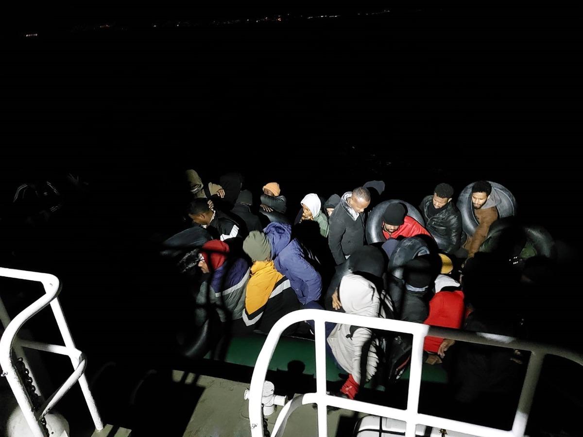 İzmir a&ccedil;ıklarında 94 d&uuml;zensiz g&ouml;&ccedil;men yakalandı