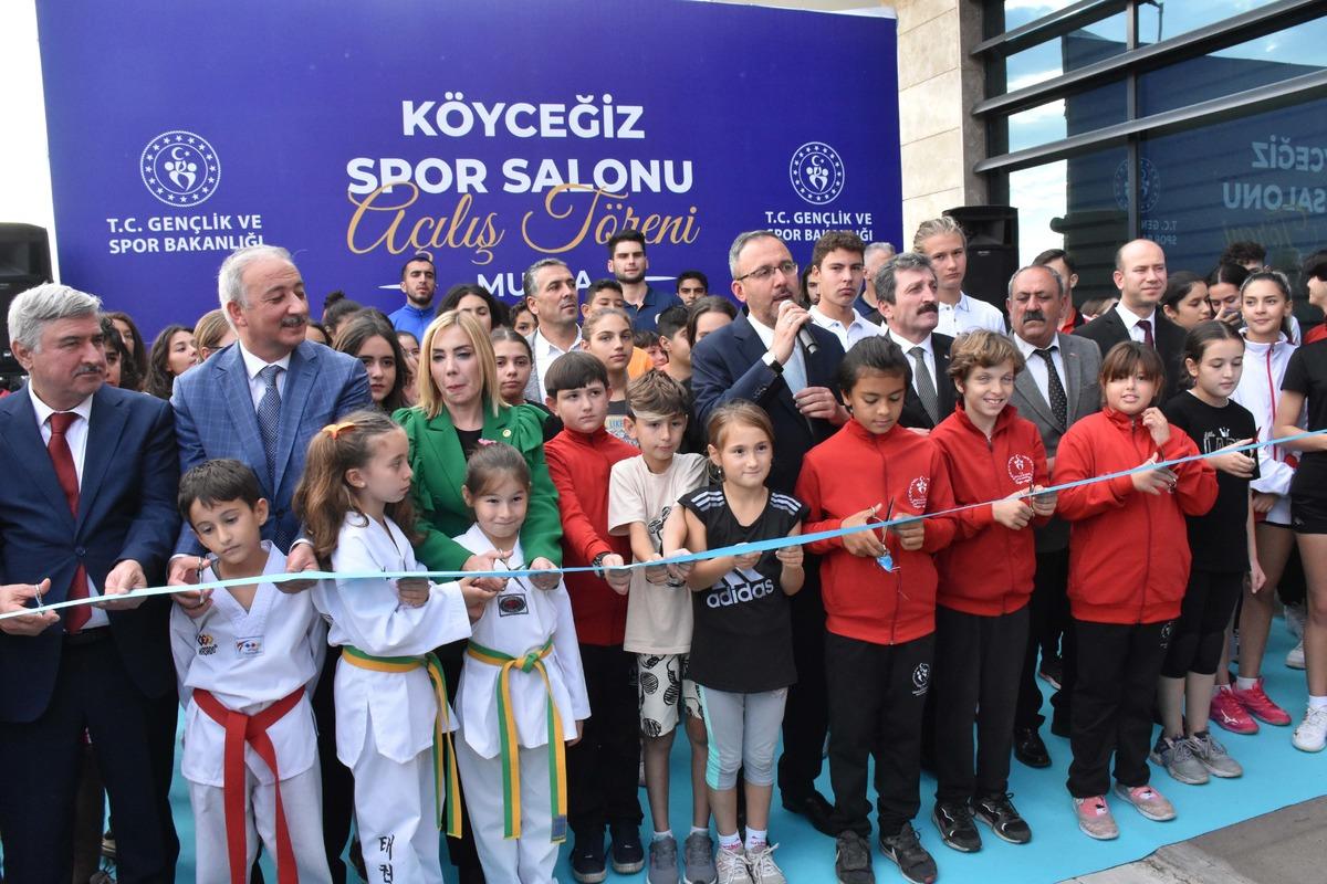 Bakan Kasapoğlu, K&ouml;yceğiz Gen&ccedil;lik Merkezi'nin a&ccedil;ılışını yaptı: