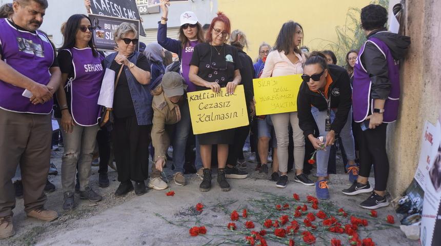 İzmir'de hayvanseverler bir köpeğin yakılarak telef edilmesine tepki gösterdi