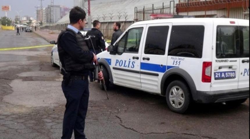 Diyarbakır'da bombalı ara&ccedil; alarmı