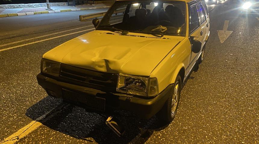 Uşak'ta otomobilin çarptığı üniversite öğrencisi ağır yaralandı