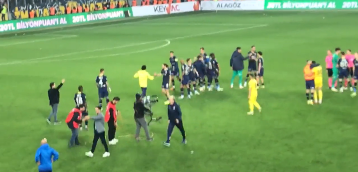 Son dakika: 'Buraya gel Batshuayi!' Fenerbahçe Teknik Direktörü Jorge Jesus, Ankaragücü maçının bitiş düdüğüyle birlikte adeta çılgına döndü! G3