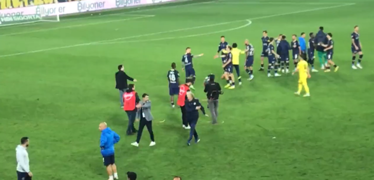 Son dakika: 'Buraya gel Batshuayi!' Fenerbahçe Teknik Direktörü Jorge Jesus, Ankaragücü maçının bitiş düdüğüyle birlikte adeta çılgına döndü! G5