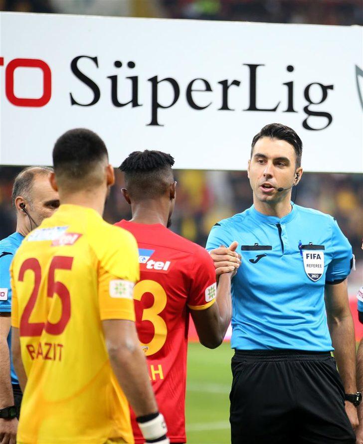 "Utanç vesikası!", "Kulüpler kayrılıyor!" Galatasaray'dan gece yarısı çok sert açıklama! Okan Buruk'un 'Kötü niyet arıyorum' sözleri sonrası ortalık karıştı... G3