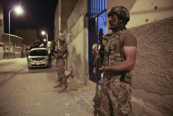 Şanlıurfa'da uyuşturucu satıcılarına şafak operasyonunda 40 zanlı yakalandı G1
