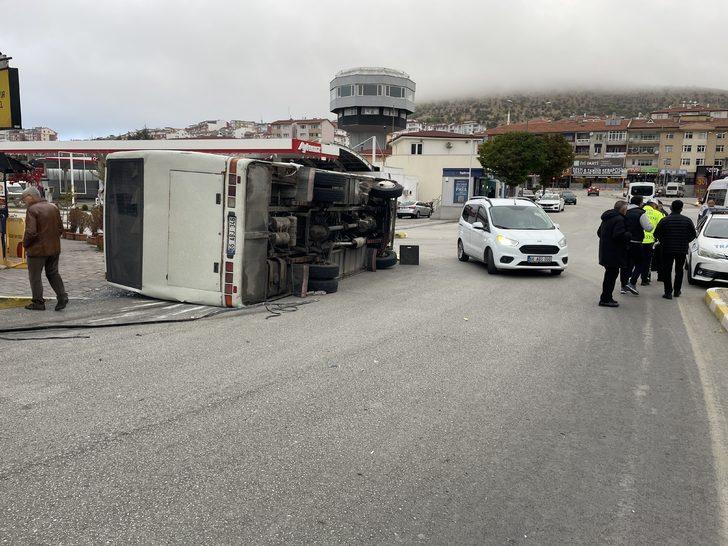 Yozgat'ta işçi servis otobüsünün devrilmesi sonucu 6 kişi yaralandı G3