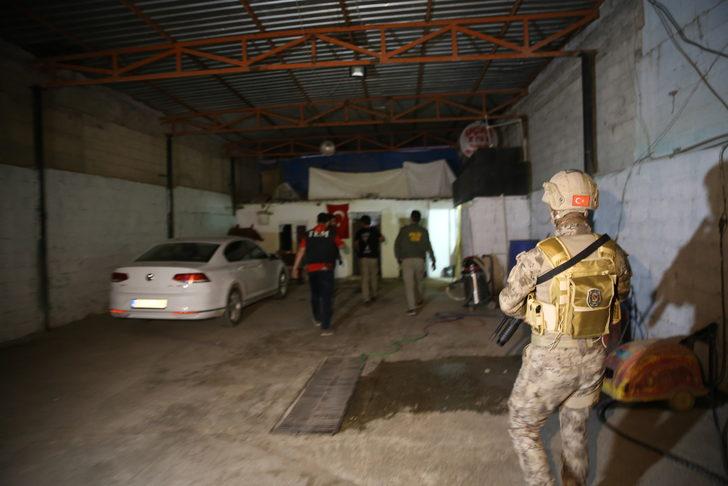 Şanlıurfa'da uyuşturucu satıcılarına şafak operasyonunda 40 zanlı yakalandı G4