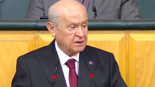 Son dakika | TBMM'deki çekiçli protesto çok konuşulmuştu! Bahçeli'den sert sözler: Telefona değil, kafana vurursan belki ayılabilirsin