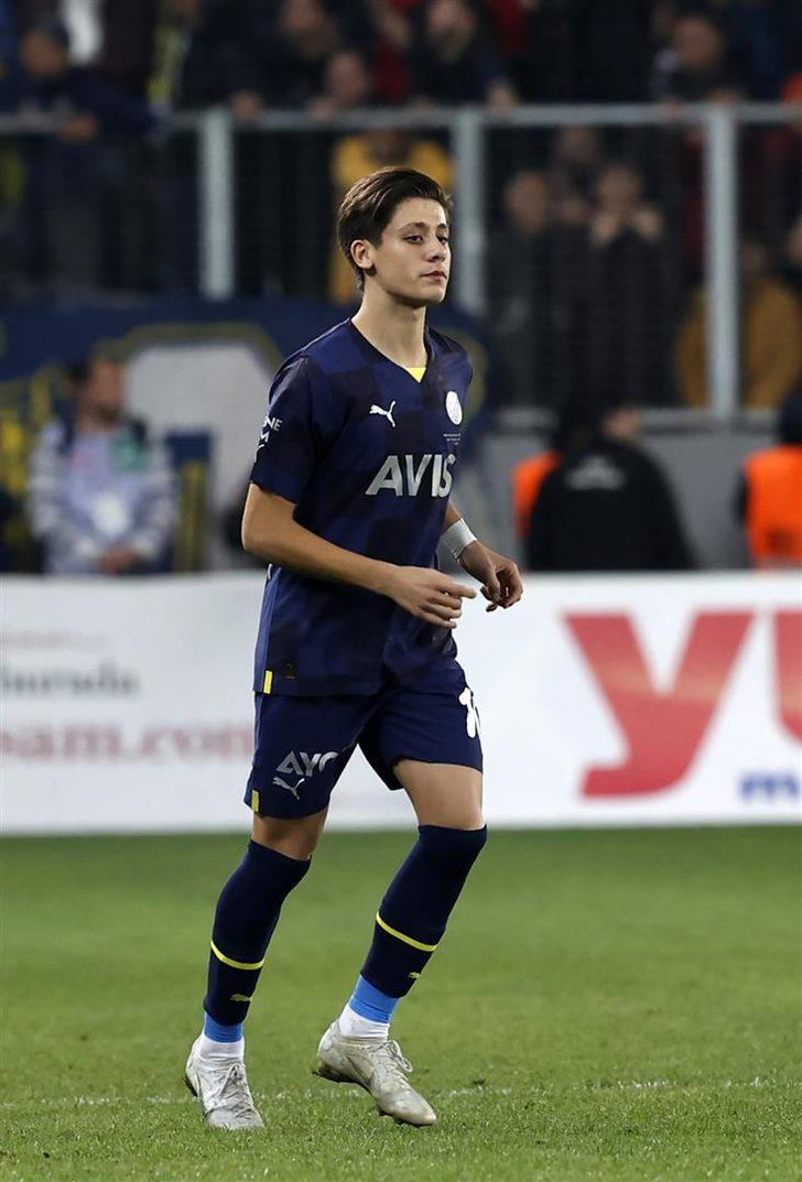 ''Yeni sezonda Messi olmuş! 100 milyon euro...'' Arda Güler'in Football Manager 2023'teki inanılmaz profiline Fenerbahçeli taraftarlardan övgü yağmuru... G3