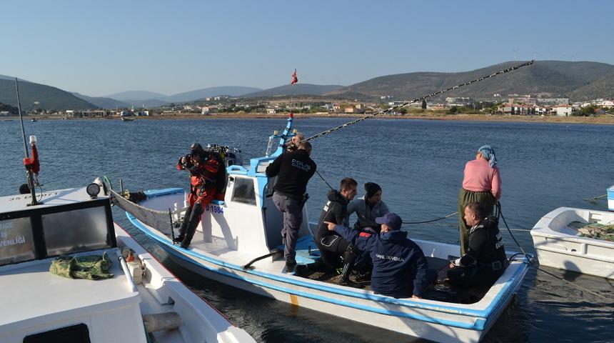 İzmir'de tekneden denize düşen balıkçıyı arama çalışmaları sürüyor