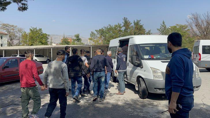 Erzincan'da 8 düzensiz göçmen yakalandı G3