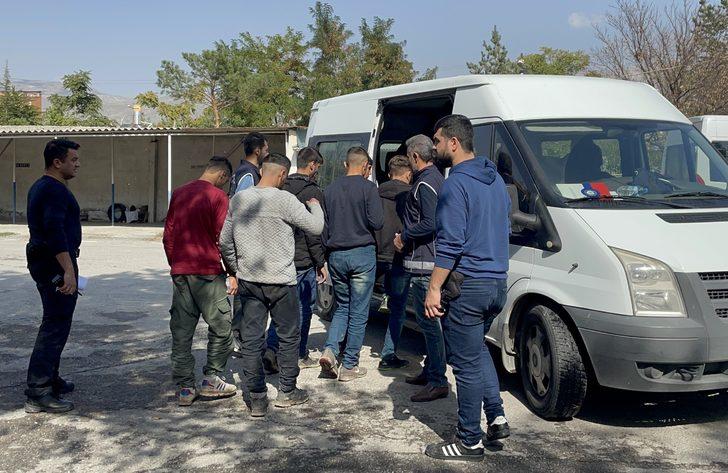 Erzincan'da 8 düzensiz göçmen yakalandı G4