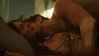 Demet Özdemir'in dizideki sevişme sahnesini unutamıyor! Dudağımda uçuk çıktı