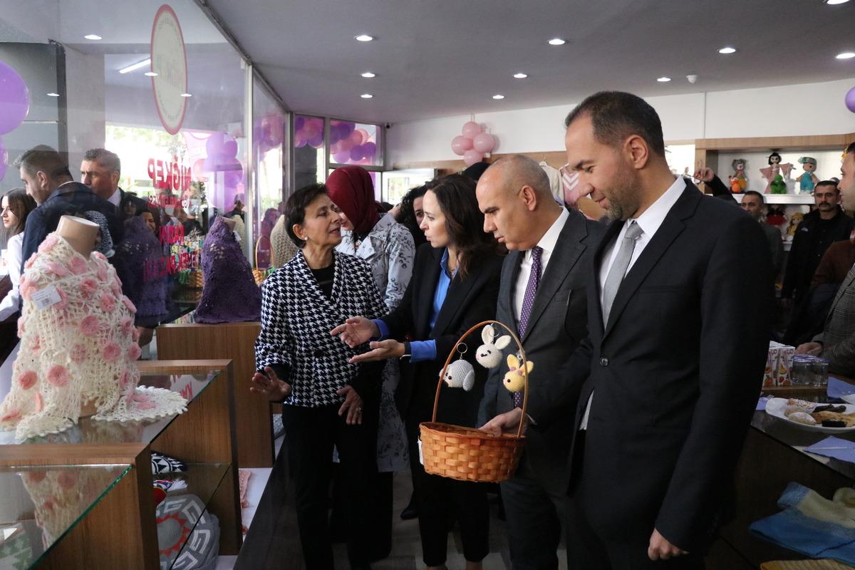 Niğde'de el emeği &uuml;r&uuml;nlerin satılacağı "Kadın Emek Pazarı" a&ccedil;ıldı