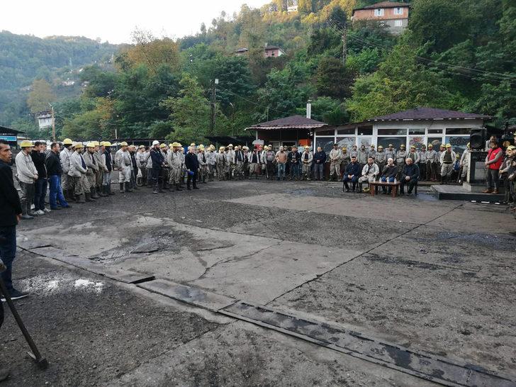 Zonguldak'taki madenciler, hayatını kaybeden meslektaşları için dua etti G5