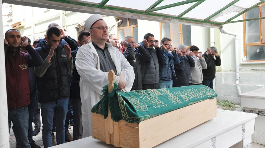 GÜNCELLEME - Bursa'da yangın çıkan evde ölü bulunan çocuğun cenazesi defnedildi