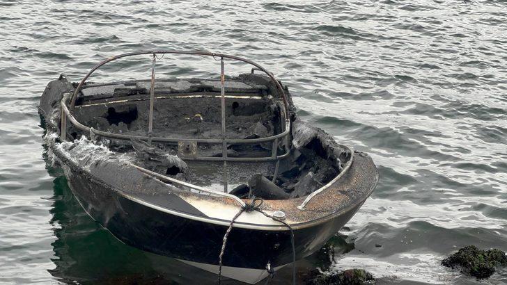 Kocaeli'de denizde yanan tekne kullanılamaz hale geldi G1