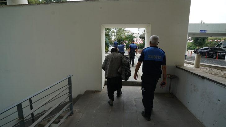 Kahramanmaraş'ta zabıta denetiminde dilencinin üzerinden 1555 lira çıktı G3