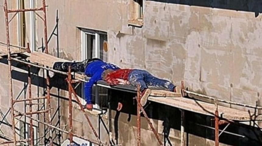 12 metre yükseklikte tehlikeli uyku!