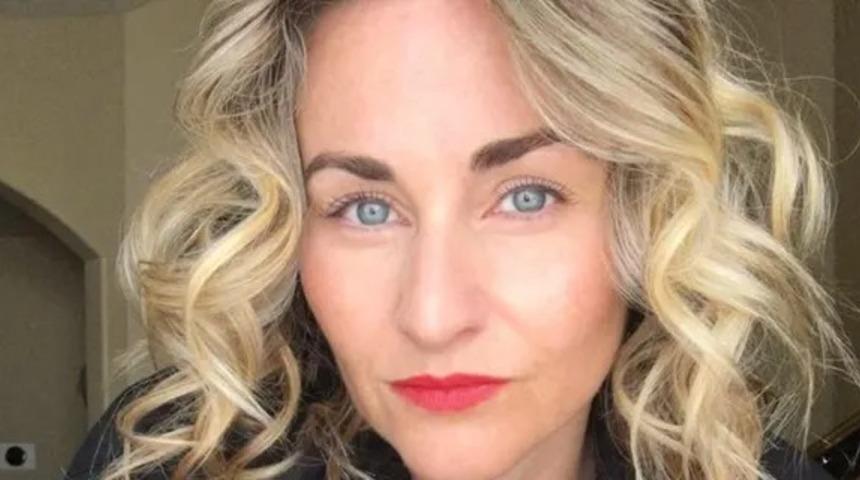 Kocasına çıplak fotoğraflarından oluşan bir albüm hediye etmişti! Boşanma davası sırasında başına bela oldu