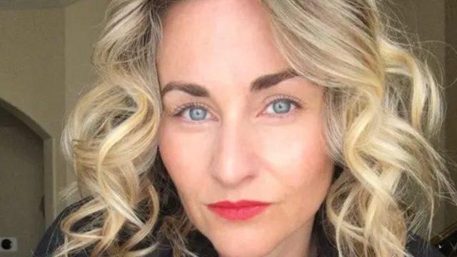 Kocasına çıplak fotoğraflarından oluşan bir albüm hediye etmişti! Boşanma davası sırasında başına bela oldu