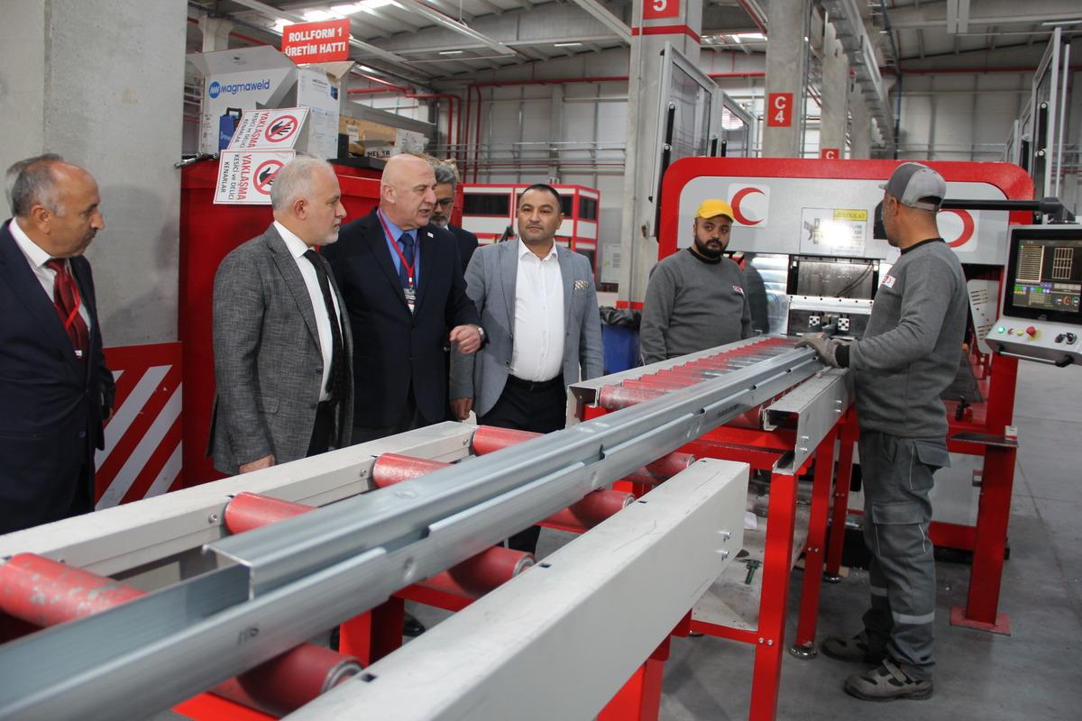 T&uuml;rk Kızılay Genel Başkanı Kınık "Malatya Kızılay Sistem Yapı Fabrikası"nı tanıttı: