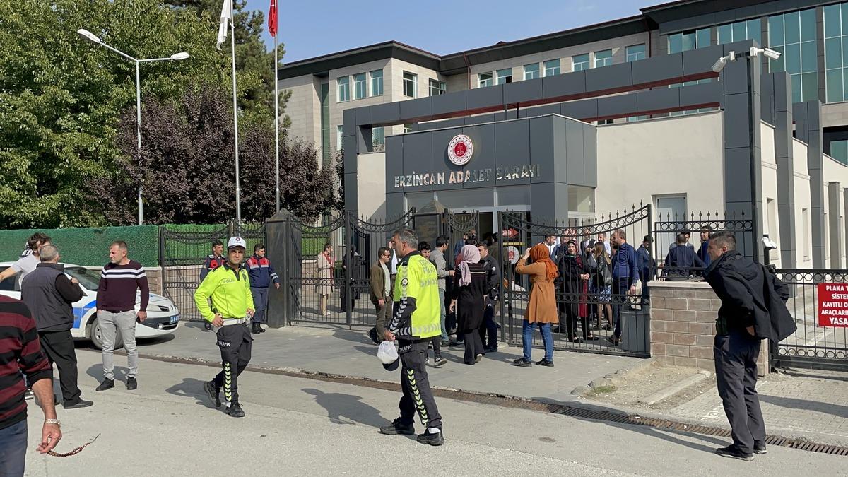 Erzincan'da duruşması sonrası &ccedil;ıkan silahlı kavgada 1 kişi &ouml;ld&uuml;