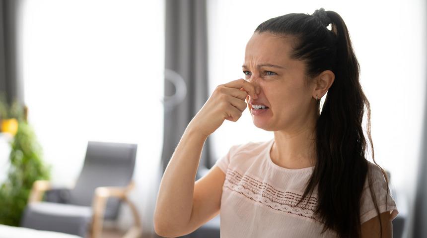 Acilen doktora gitmelisiniz: Dışkınızın inanılmaz kötü kokmasının muhtemel sebebi malabsorpsiyon sendromu olabilir!