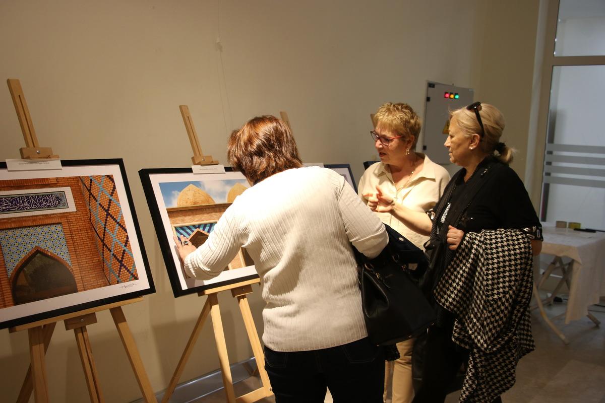 Tekirdağ'da, Azerbaycan'ın Bağımsızlık G&uuml;n&uuml; kapsamında "Kardaş K&ouml;meği" fotoğraf sergisi a&ccedil;ıldı