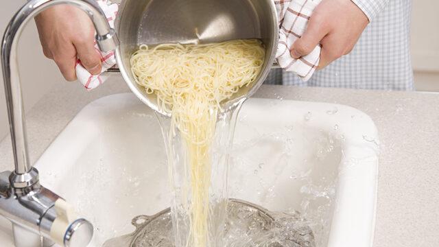 Makarna suyunu dökerek asrın hatasını yapıyorsunuz!