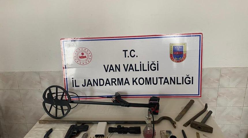 Van'da ruhsatsız kazı yapan 3 kişi yakalandı