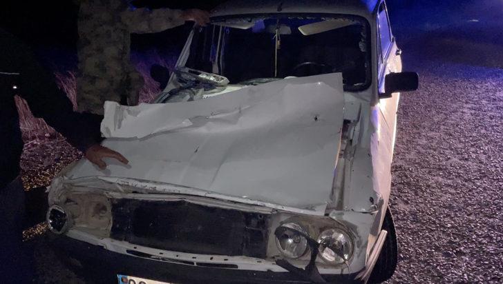 Adıyaman'da tıra çarpan otomobildeki 6 kişi yaralandı G1