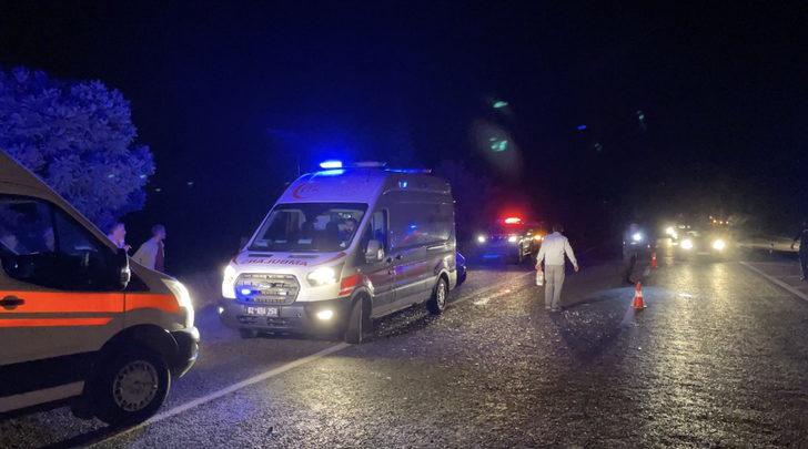 Adıyaman'da tıra çarpan otomobildeki 6 kişi yaralandı G2