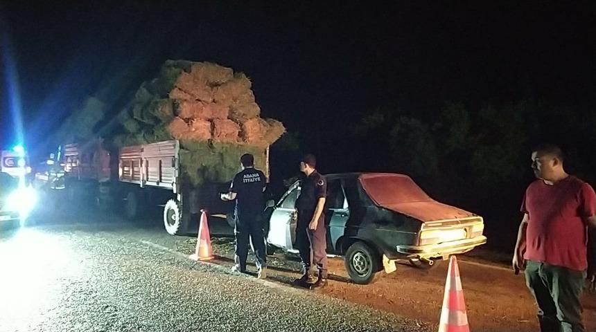 Adana'da saman yüklü römorka çarpan otomobilin sürücüsü öldü