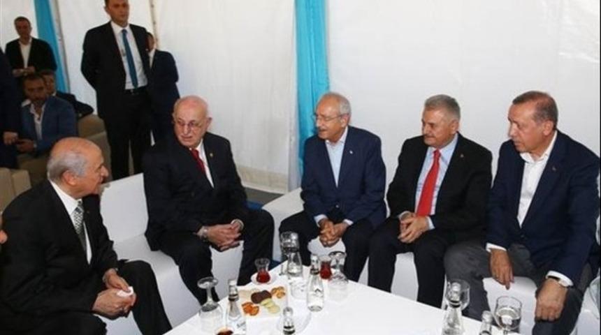 Miting sonunda neden selamlamaya çıkmadılar?