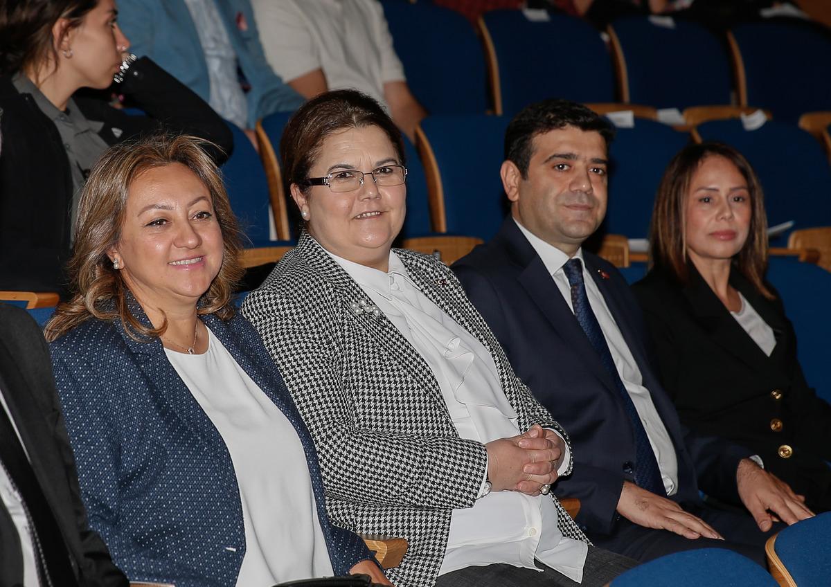 Otizmli piyanistin CSO sahnesindeki konseri ayakta alkışlandı