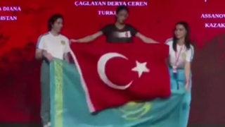 'Dünya Şampiyonu' sporcumuz Derya Ceren Çağlıyan'dan Türk bayraklı yanıt! Nezaket dışı hamleyi böyle önledi... Dünyada haber oldu