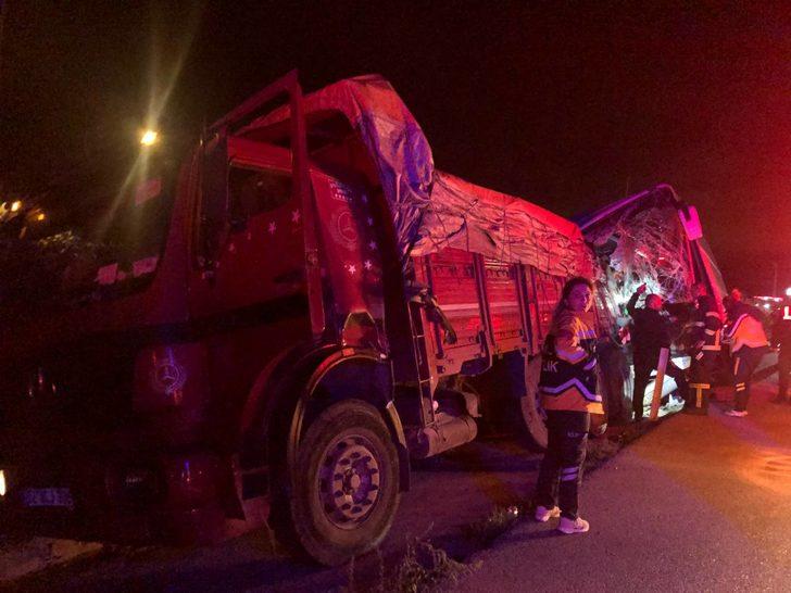 Amasya'da yolcu otobüsü ile tırın çarpıştığı kazada 2 kişi öldü, çok sayıda kişi yaralandı G1