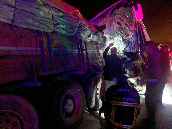 Amasya'da yolcu otobüsü ile tırın çarpıştığı kazada 2 kişi öldü, çok sayıda kişi yaralandı G3