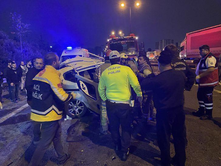 İstanbul'da kamyonet ile hafif ticari aracın çarpıştığı kazada 1 kişi öldü, 2 kişi yaralandı G4